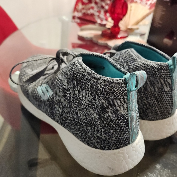 Ladies size 8.5 sketcher's lightweight like new super comfy - Picture 3 of 4